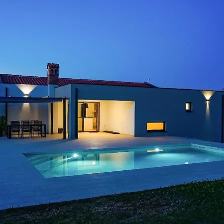 Mit Privatpool Fuer 6 Personen Ca 200 Qm In Vintijan, Istrien Istrische Riviera *