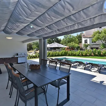 Mit Privatpool Fuer 6 Personen Ca 200 Qm In Vintijan, Istrien Istrische Riviera Semesterbostad Pula