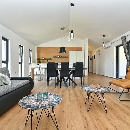 Semesterbostad Mit Privatpool Fuer 6 Personen Ca 200 Qm In Vintijan, Istrien Istrische Riviera